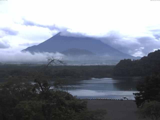 精進湖からの富士山
