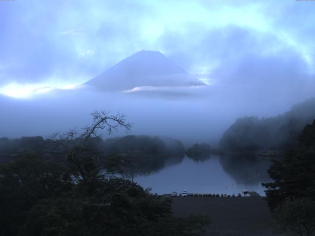 精進湖からの富士山