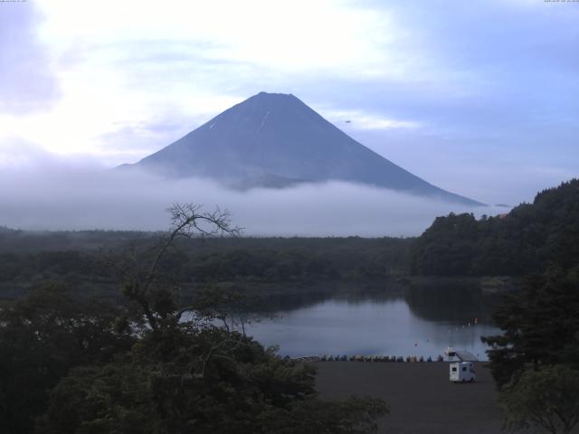精進湖からの富士山