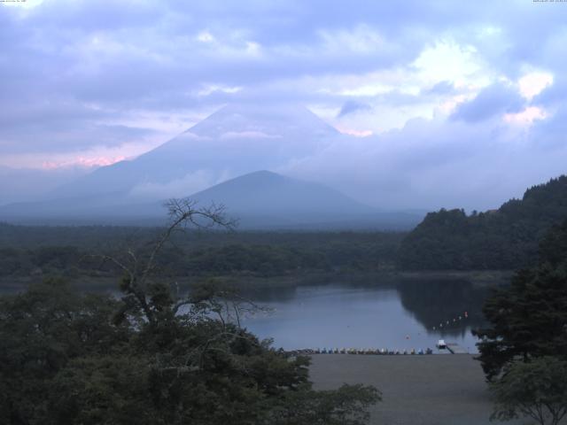 精進湖からの富士山