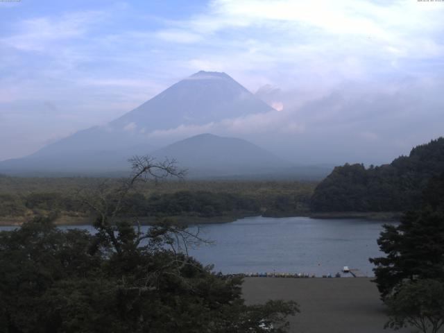 精進湖からの富士山