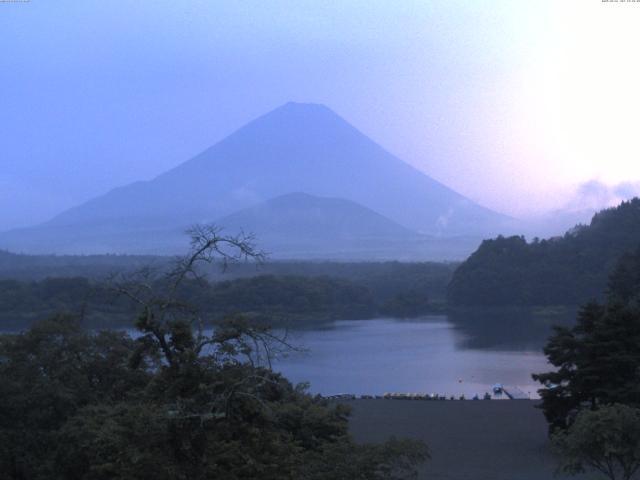 精進湖からの富士山