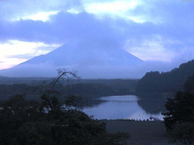 精進湖からの富士山