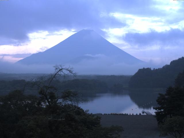 精進湖からの富士山
