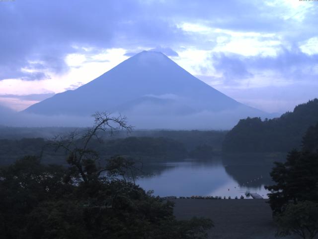 精進湖からの富士山
