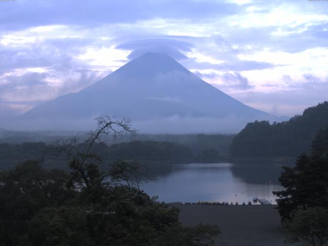 精進湖からの富士山