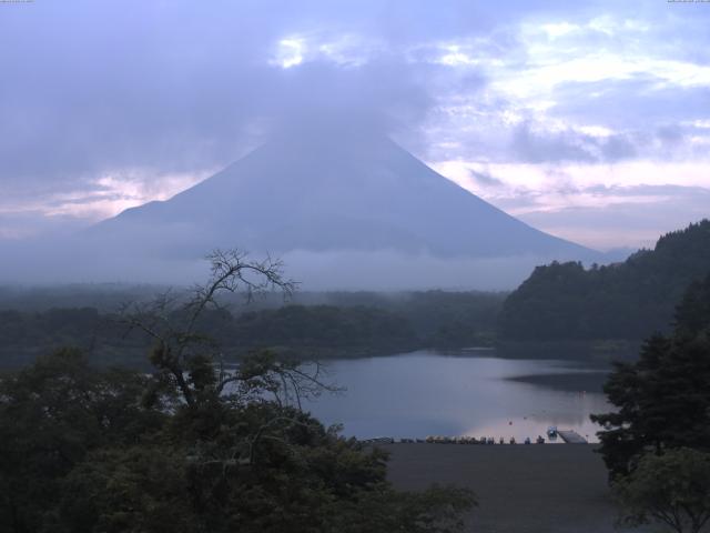 精進湖からの富士山
