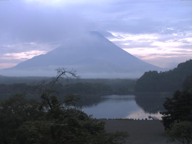 精進湖からの富士山