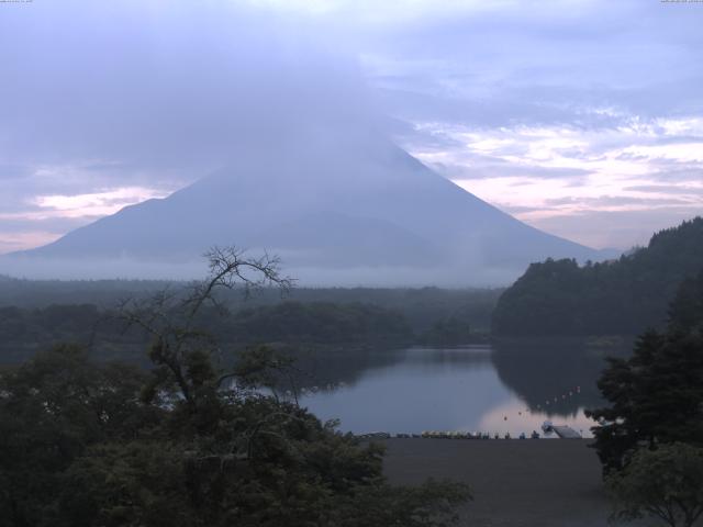 精進湖からの富士山