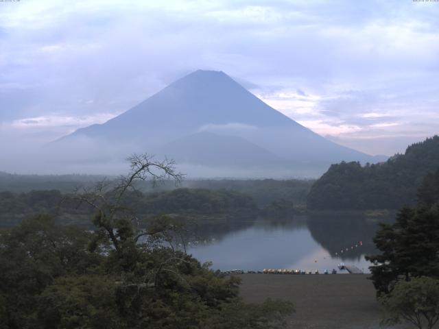 精進湖からの富士山
