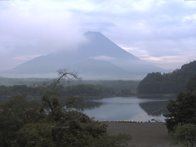 精進湖からの富士山