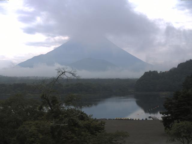 精進湖からの富士山