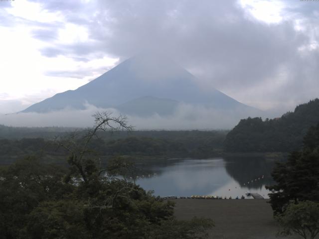 精進湖からの富士山