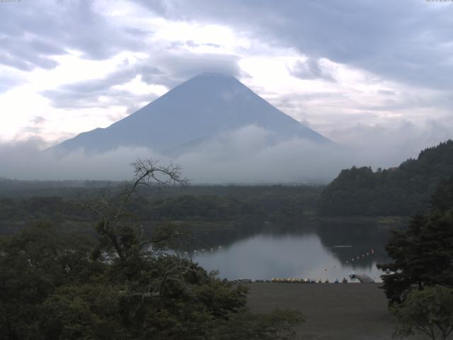 精進湖からの富士山