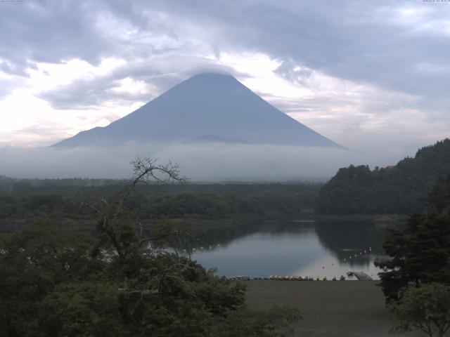 精進湖からの富士山