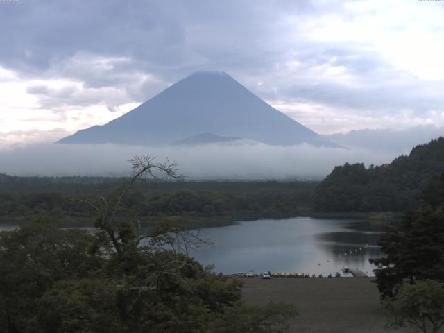 精進湖からの富士山