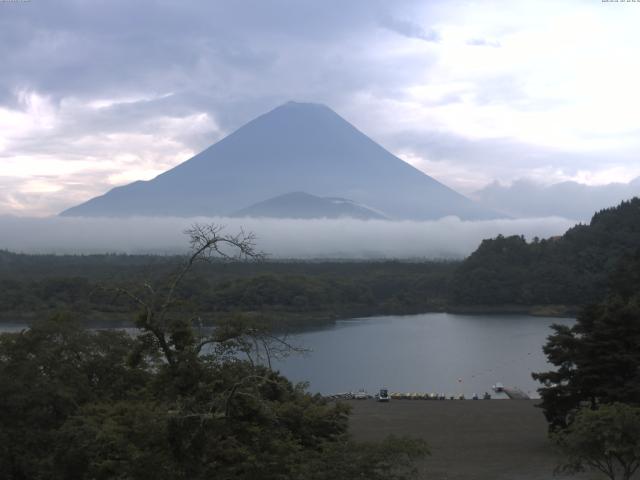 精進湖からの富士山