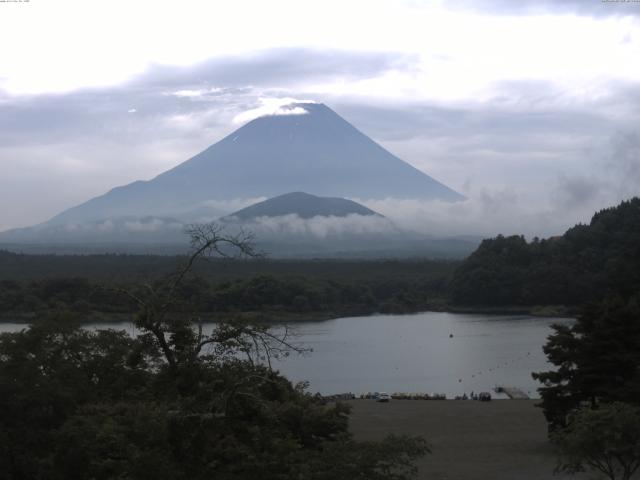 精進湖からの富士山