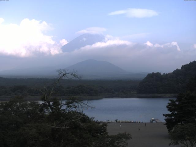 精進湖からの富士山