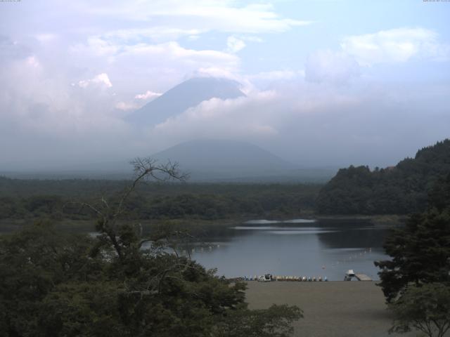 精進湖からの富士山