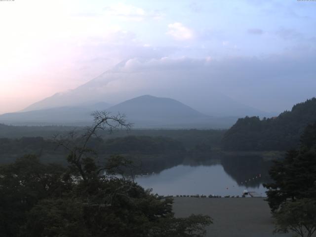 精進湖からの富士山