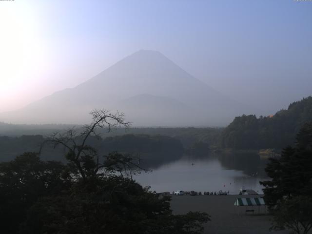 精進湖からの富士山