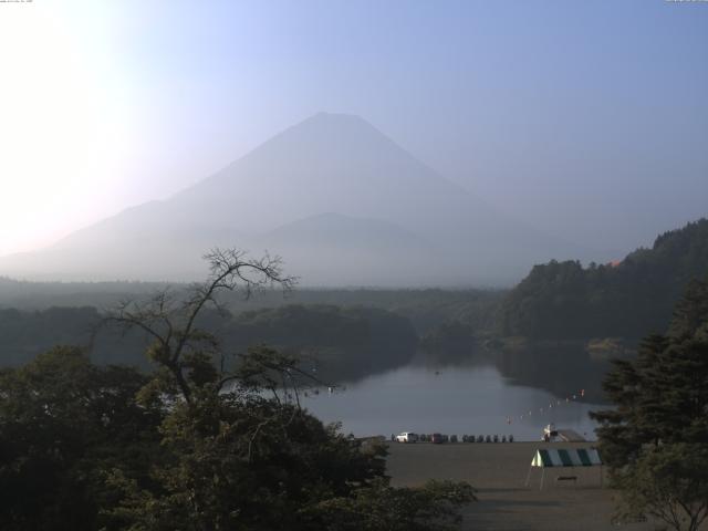 精進湖からの富士山