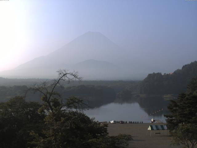精進湖からの富士山