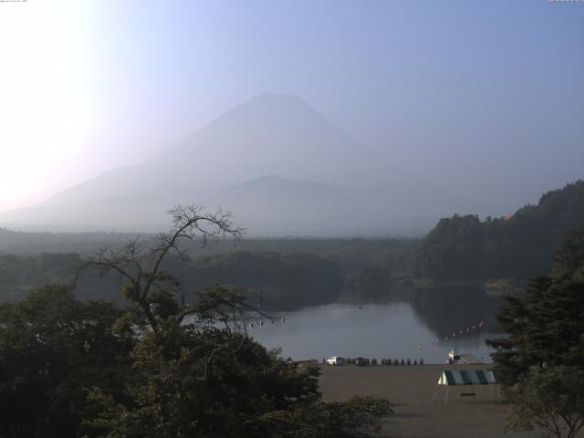 精進湖からの富士山