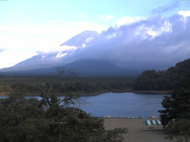精進湖からの富士山