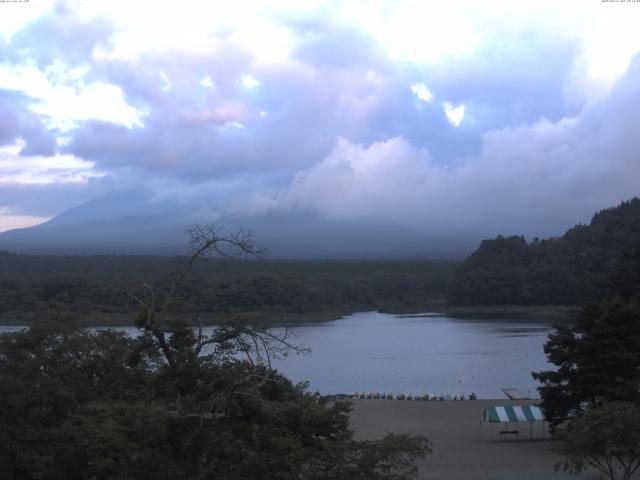 精進湖からの富士山
