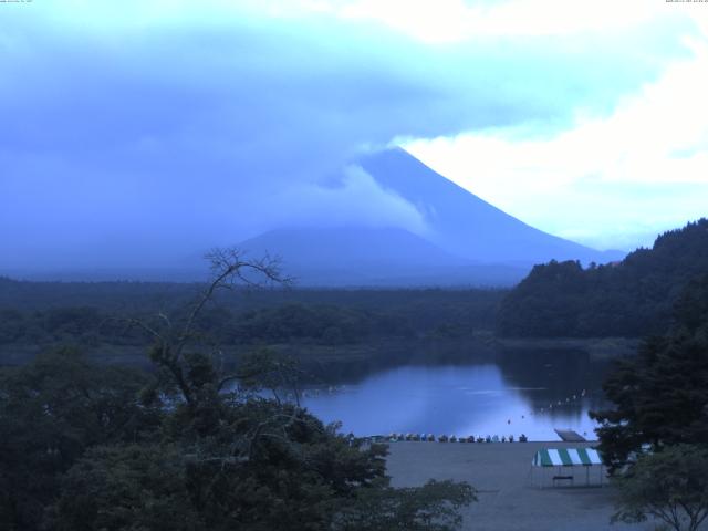 精進湖からの富士山