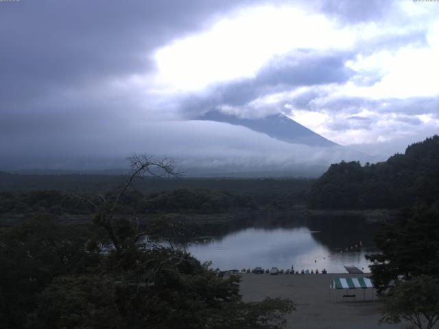 精進湖からの富士山