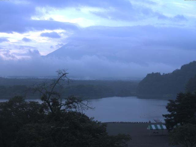 精進湖からの富士山