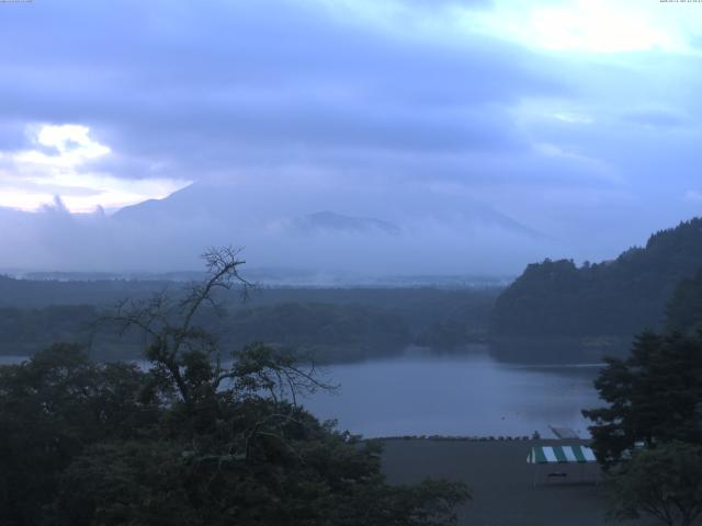 精進湖からの富士山