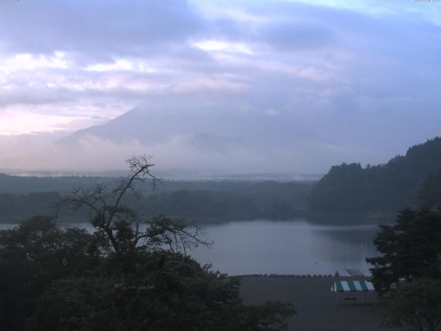 精進湖からの富士山
