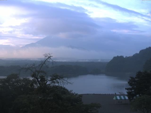 精進湖からの富士山
