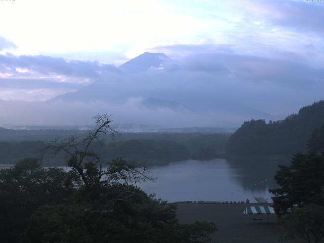 精進湖からの富士山