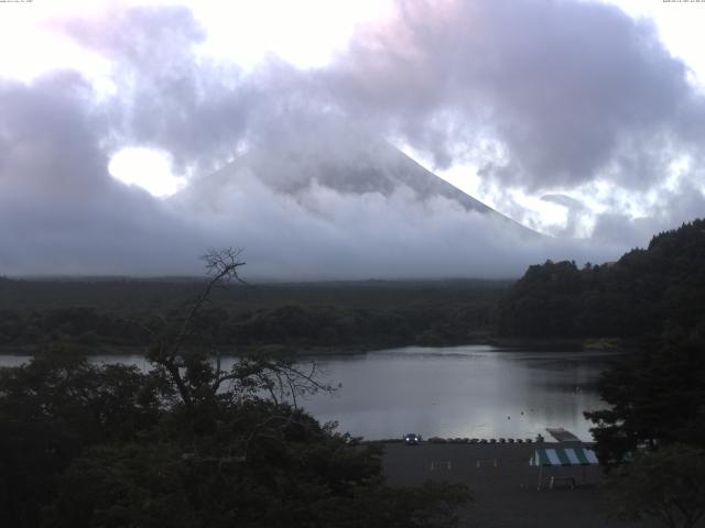 精進湖からの富士山