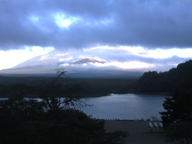 精進湖からの富士山