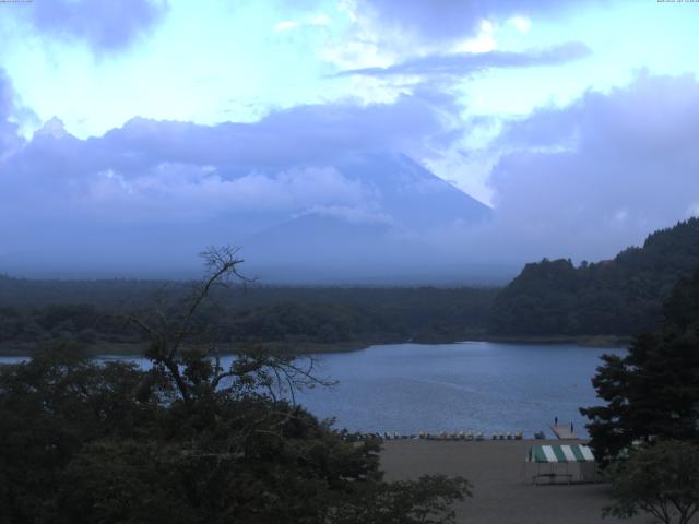 精進湖からの富士山