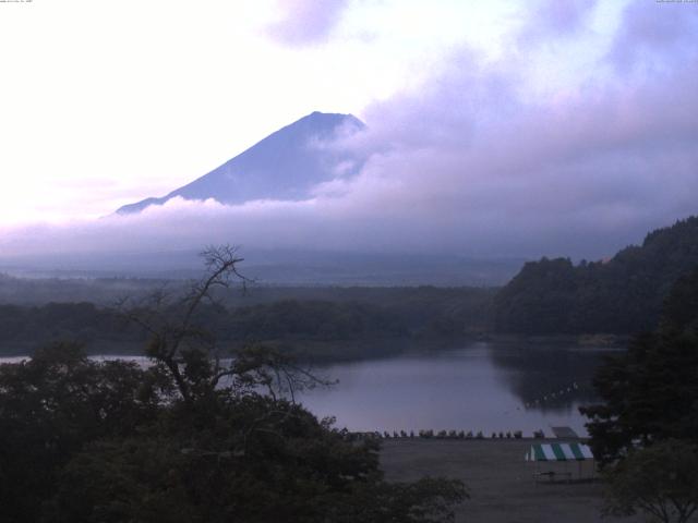 精進湖からの富士山