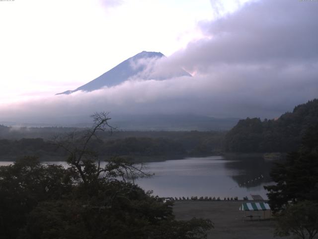 精進湖からの富士山