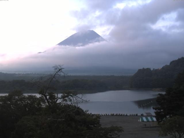 精進湖からの富士山