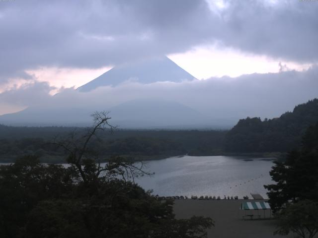 精進湖からの富士山
