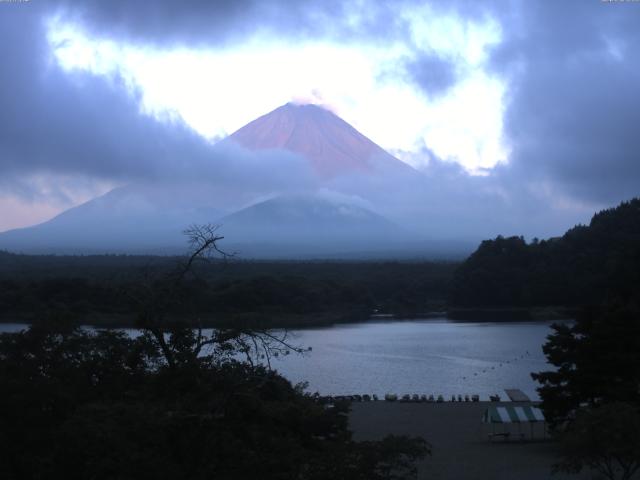 精進湖からの富士山