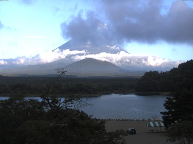 精進湖からの富士山