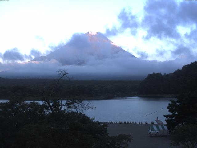 精進湖からの富士山