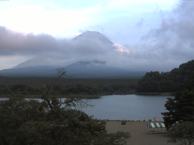精進湖からの富士山