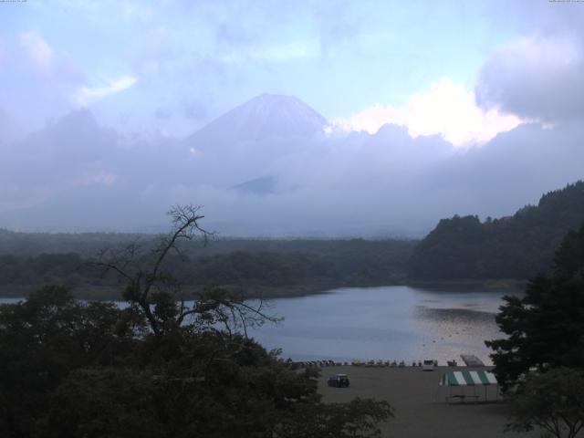 精進湖からの富士山
